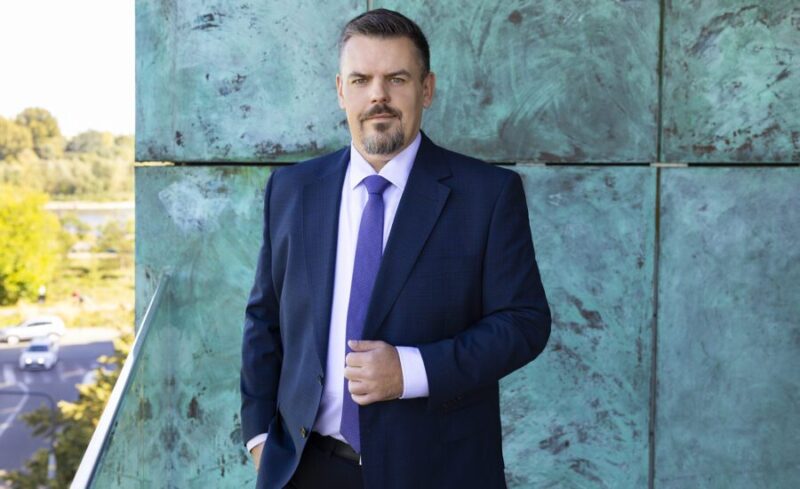 Komentarz Sebastiana Meitza w publikacji Portalu Obronnego